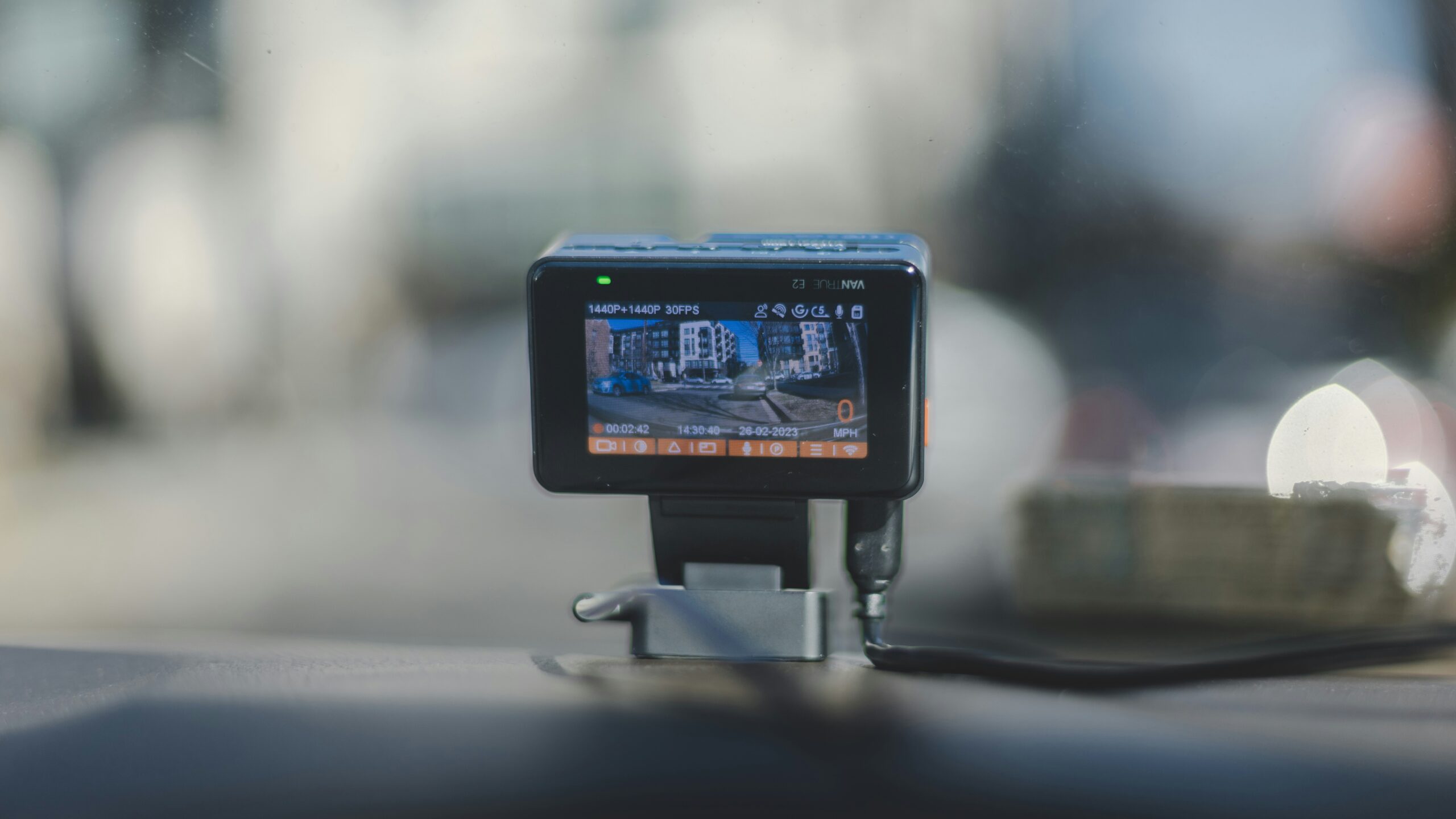 Câmera Veicular Automotiva Frontal Noturna Full HD com Tela LCD: A Proteção que Seu Veículo Merece
